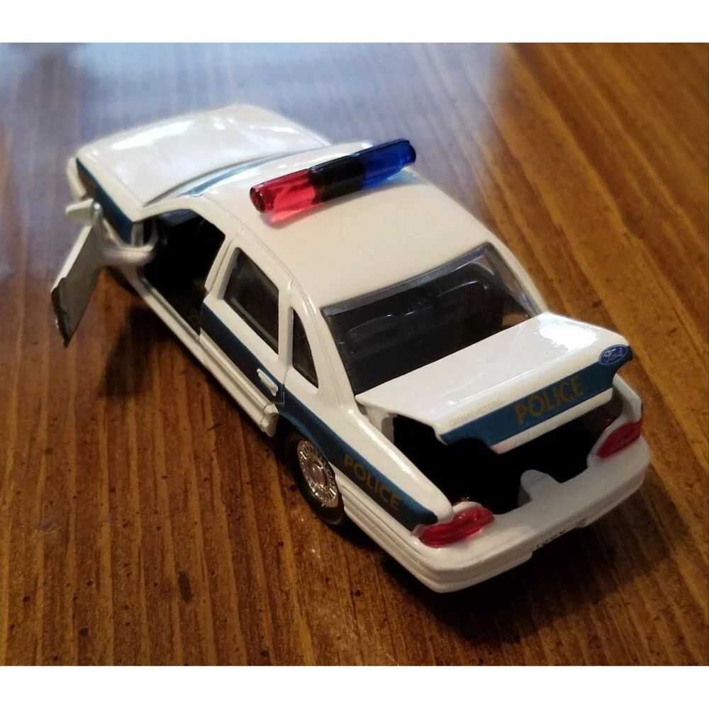 Washington D.C Metropolitan Police Road Champs die cast police car 1:43 scale
